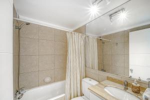 Koupelna v ubytování Ocean Bright 2BR W/ View, Wifi, Parking & Pool