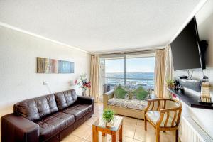 Posezení v ubytování Ocean Bright 2BR W/ View, Wifi, Parking & Pool