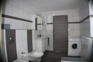 Koupelna v ubytování Apartment 60 m² in Elsdorf-Heppendorf