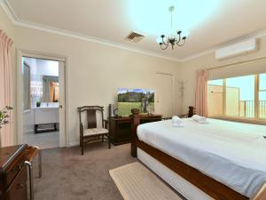 a bedroom with a bed and a desk and a window at King 2 - close proximity to Bimbadgen and Hope Estate concerts in Pokolbin
