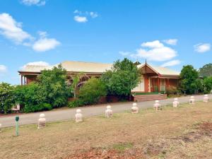 a building with white statues on the side of a road at King 2 - close proximity to Bimbadgen and Hope Estate concerts in Pokolbin