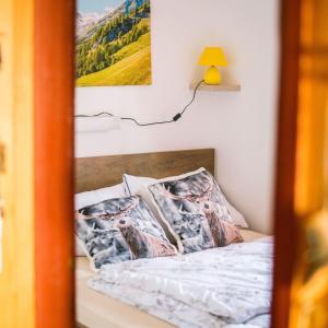 מיטה או מיטות בחדר ב-Kuća za odmor Briška