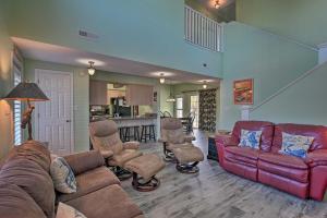 Imagen de la galería de Surfside Beach Home Base Steps to Pool and Ocean!, en Myrtle Beach