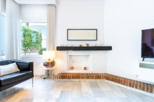 A television and/or entertainment centre at Jardines de Calahonda I