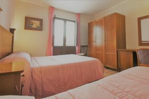 Postel nebo postele na pokoji v ubytování Hotel Cristal + 25 fotografií