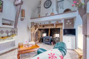 a living room with a couch and a fireplace at Sérénité & Calme Assuré BABY-FOOT in Albignac
