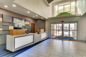 Kuchyň nebo kuchyňský kout v ubytování Holiday Inn Express Lake Worth NW Loop 820 by IHG