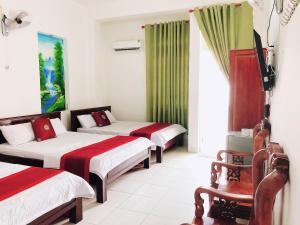 Postel nebo postele na pokoji v ubytování Đức Trọng Hotel