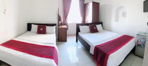 Postel nebo postele na pokoji v ubytování Đức Trọng Hotel