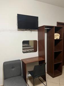 TV a/nebo společenská místnost v ubytování Hotel Posada Ruiseñor