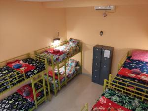 Łóżko lub łóżka w pokoju w obiekcie Botchan Hostel