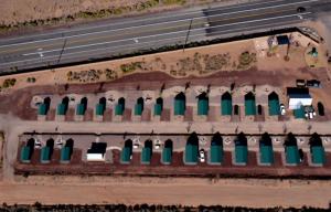 vista sul soffitto di un edificio con cupole verdi di Gooseberry Lodges Zion National Park Area a Apple Valley