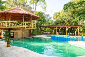 Bazén v ubytování Hotel y Bungalows El Jardín nebo v jeho okolí
