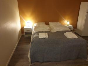Llit o llits en una habitació de Skibotn Hotel