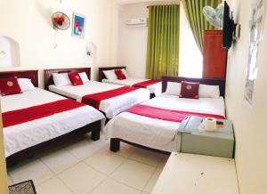 Postel nebo postele na pokoji v ubytování Đức Trọng Hotel
