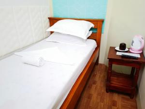 Postel nebo postele na pokoji v ubytování RedDoorz at D128 Lodge Cagayan Valley