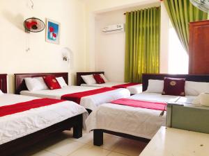 Postel nebo postele na pokoji v ubytování Đức Trọng Hotel
