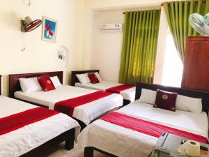 Postel nebo postele na pokoji v ubytování Đức Trọng Hotel