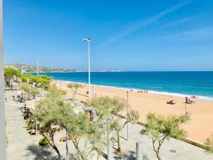 Imagen de la galería de Investingspain Studio beach paradise front sea views swimming pool, en Platja d'Aro