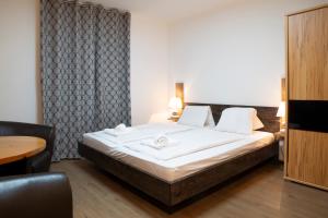 A bed or beds in a room at Panorama View Még 11 kép