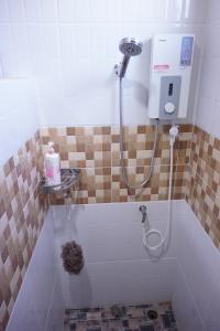 Ένα μπάνιο στο สวัสดีปัวโฮมสเตย์ Sawaddee Pua Homestay
