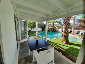 Sundlaugin á STUDIO S at JAN THIEL Curacao eða í nágrenninu