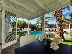 Sundlaugin á STUDIO S at JAN THIEL Curacao eða í nágrenninu