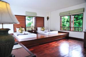 Postel nebo postele na pokoji v ubytování Teak Garden Resort, Chiang Rai