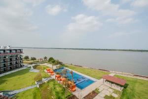Bazén v ubytování Hotel Sonar Bangla Taki nebo v jeho okolí