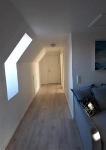a living room with a blue couch and a window at Nabo til domkirken in Viborg