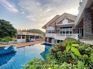 Bazén v ubytování Mountain Pool Villa Suan Pheung nebo v jeho okolí