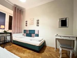 Postel nebo postele na pokoji v ubytování Hostel Helvetia Rooms Warsaw CITY CENTER and OLD TOWN