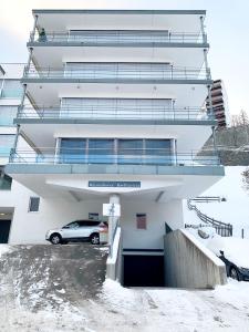 a building with a car parked in front of it at Apartment Bellania in Davos