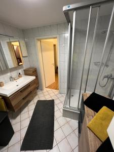 Ferienwohnung "drei Burgen Blick" tesisinde bir banyo