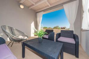 Posedenie v ubytovaní Villa Kirsten with heated pool, jacuzzi and sauna - by TA Leut Agency