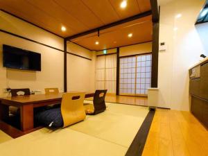 a room with a table and chairs in a room at 柏 花小七 Haku Flowers Seven in Kyoto
