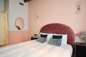 A bed or beds in a room at Casa Cosi - Putxet 2