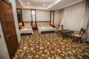 Postel nebo postele na pokoji v ubytování Atlas Hotel Baku