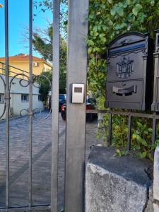 Galeriebild der Unterkunft Quiet apartment in a private house - close to center, parking, pet friendly in Split