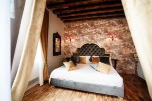 Posteľ alebo postele v izbe v ubytovaní Aurum - Como Luxury Suites