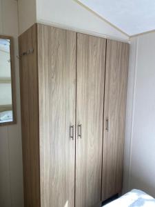 a room with wooden cabinets in a bedroom at Camping De Koehoorn in Meliskerke