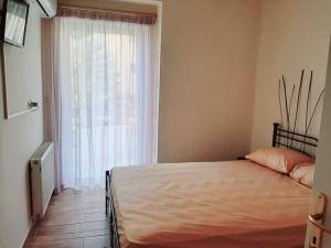 A bed or beds in a room at Lovely house