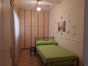 A bed or beds in a room at Lovely house
