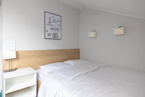 Postel nebo postele na pokoji v ubytování Aparthotel Esencja Warszawy Nowy Świat