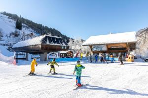 Skiing at az üdülőtelepeket or nearby