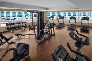 Fitness centrum a/nebo fitness zařízení v ubytování Holiday Inn Express Dubai Airport by IHG