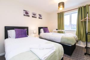 Ένα ή περισσότερα κρεβάτια σε δωμάτιο στο Coventry- Perchfoot 3 Bedroom Contractor and Pet-Friendly Spacious House By Sublime Stays