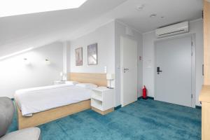 Postel nebo postele na pokoji v ubytování Aparthotel Esencja Warszawy Nowy Świat