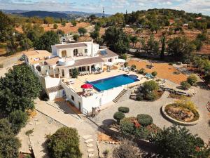 an aerial view of a house with a swimming pool at Villa Santa Barbara by Portucasa in Bordeira