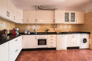 Afbeelding uit fotogalerij van Casa da Alcaria by Portucasa in Altura